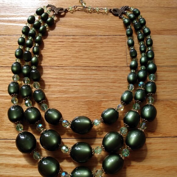 Vintage Green Beaded Necklace Triple Strand Aurora Borealis Glass Collar Choker - Picture 2 of 10